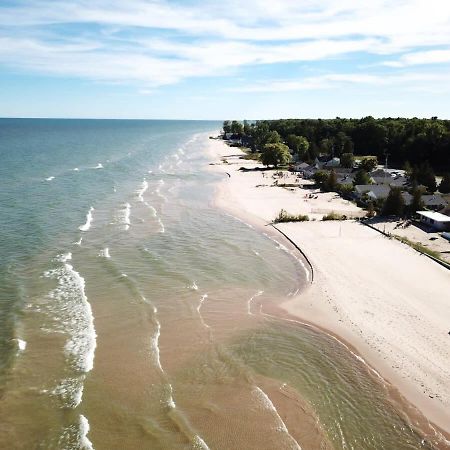 Stunning Views Of Lake Huron Villa Oscoda Exterior photo