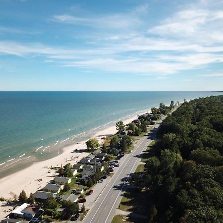 Stunning Views Of Lake Huron Villa Oscoda Exterior photo