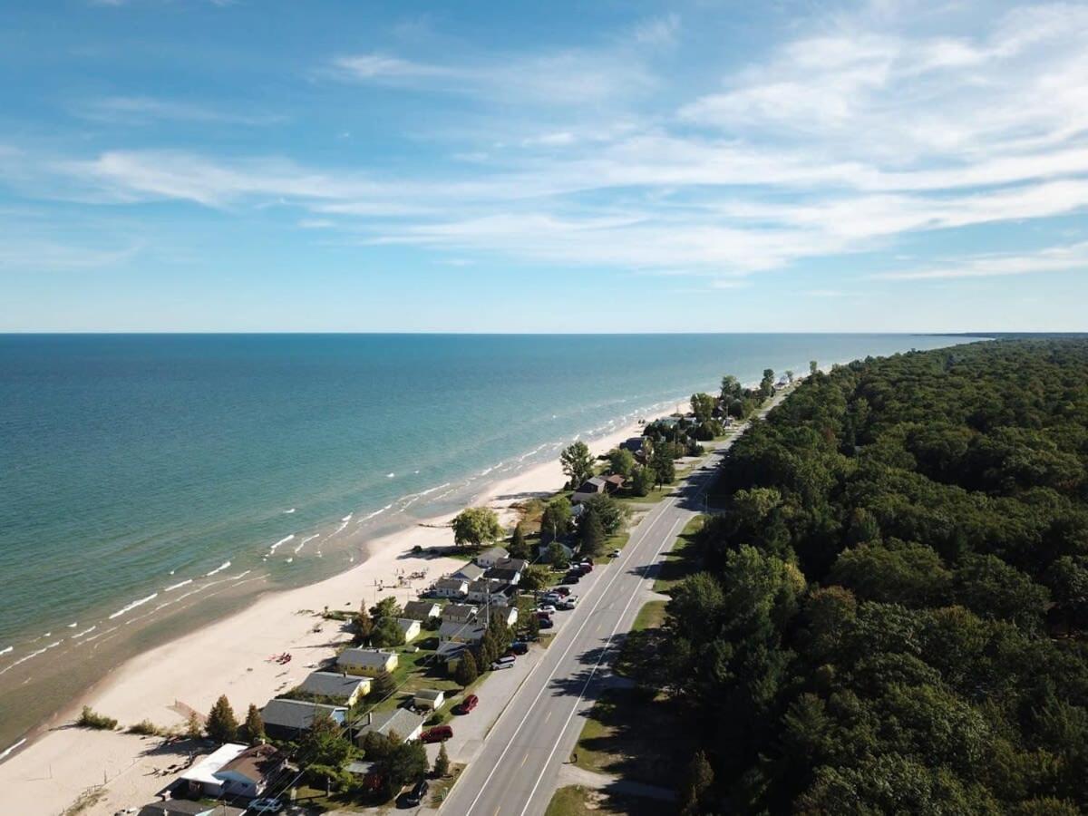 Stunning Views Of Lake Huron Villa Oscoda Exterior photo